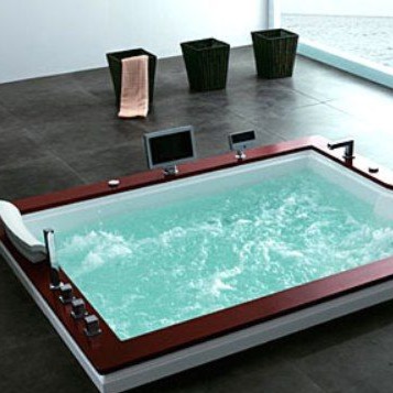 Luxurious Whirlpool White Bathtub cum Jacuzzi - rear-view