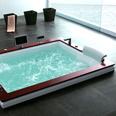 Luxurious Whirlpool White Bathtub cum Jacuzzi - right-view