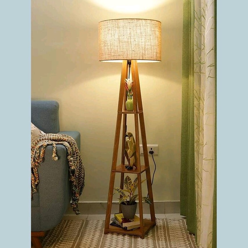 Tripod floor lamp - front-view