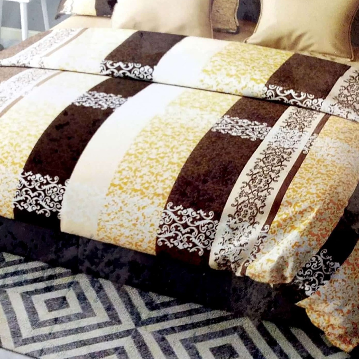 Brown & Cream Printed Comforter Set of 4 (1 Double Bedsheet With 2 Pillow Covers And 1 Comforter) - front_view