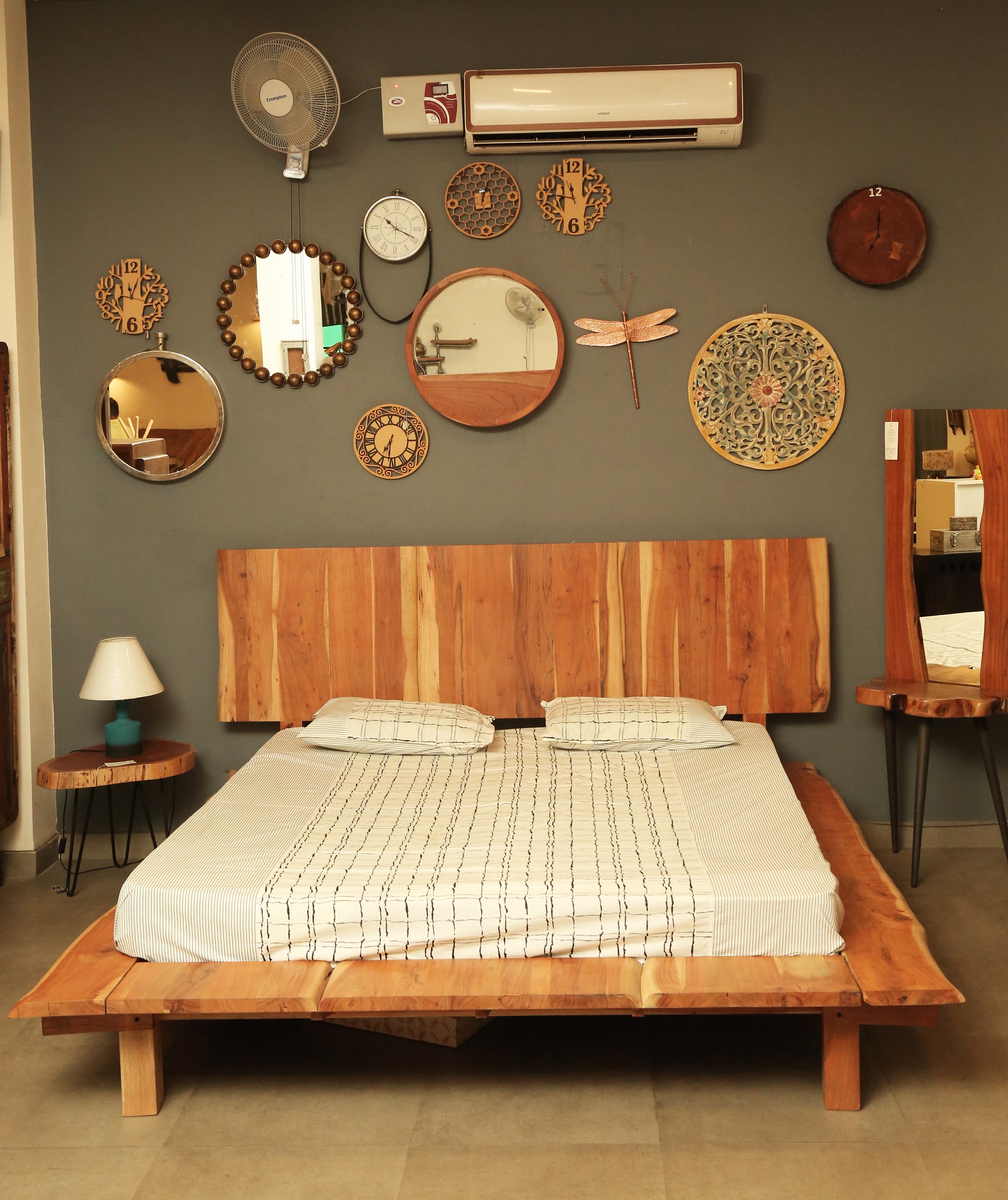 Acacia Wood King Size Bed - front_view