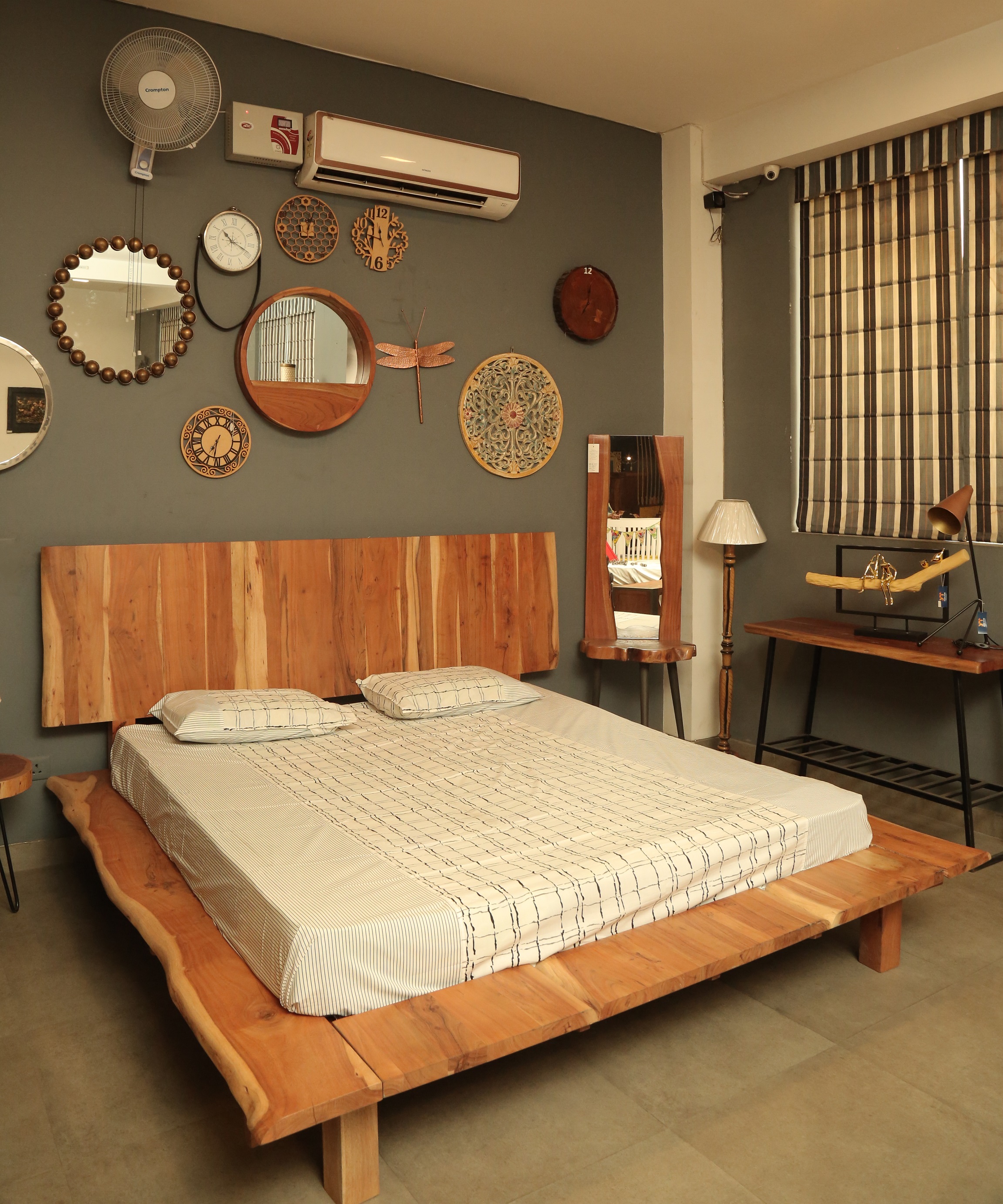 Acacia Wood King Size Bed - left_view